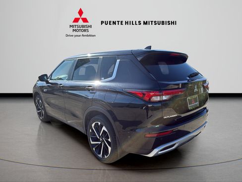 Used 2023 Mitsubishi Outlander 4WD Plug-In Hybrid image 3