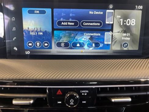 Used 2025 Nissan Kicks SR FWD image 13