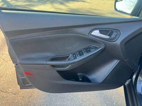 Used 2018 Ford Focus SE image 16