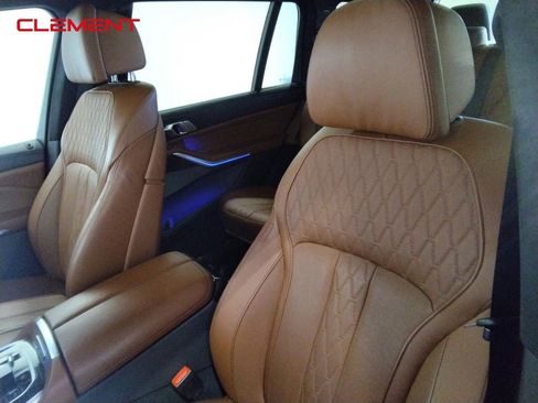 Used 2023 BMW X7 M60i image 30