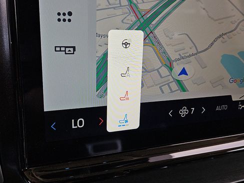 Used 2025 Ford Expedition Platinum image 17