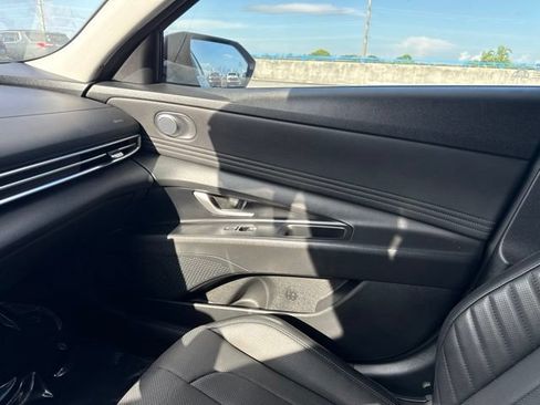 Used 2023 Hyundai Elantra Limited FWD image 12