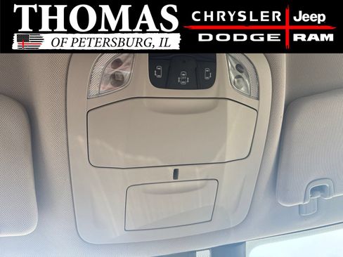 Used 2018 Chrysler Pacifica Touring-L Plus w/ Tire & Wheel Group FWD image 18