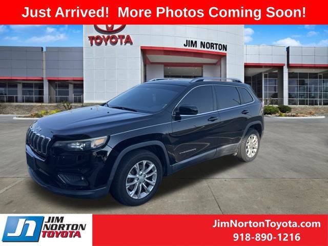 Used 2019 Jeep Cherokee Latitude w/ Popular Appearance Group FWD image 2