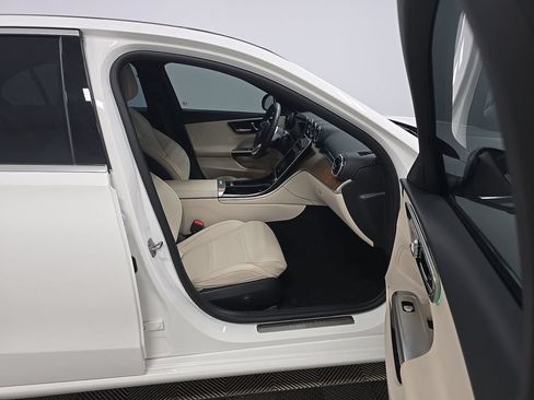Used 2024 Mercedes-Benz C 300 Sedan image 8