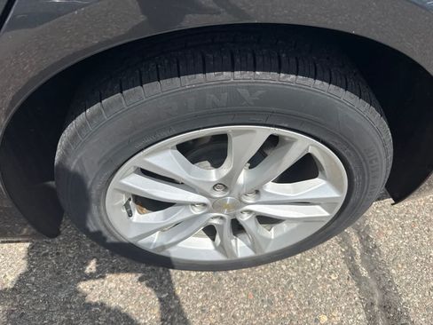 Used 2017 Chevrolet Malibu LT FWD image 7