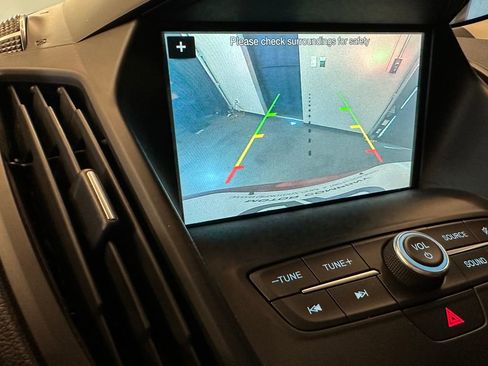 Used 2019 Ford Escape SE FWD image 14