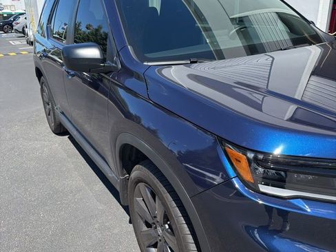 Used 2025 Honda Pilot Sport image 3