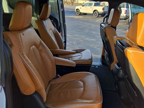 Used 2021 Chrysler Pacifica Pinnacle image 57