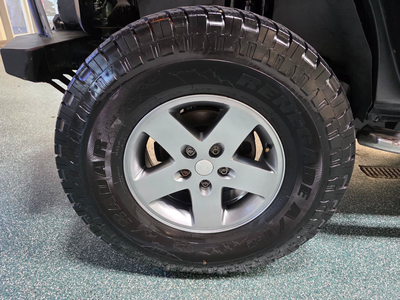 Used 2013 Jeep Wrangler Sport w/ Connectivity Group AWD/4WD image 12