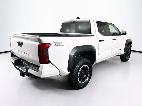 Used 2024 Toyota Tacoma TRD Off-Road image 9