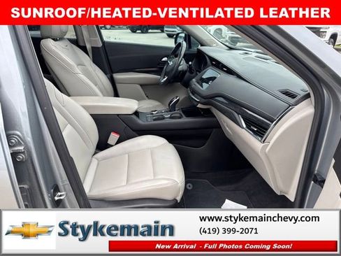 Used 2023 Cadillac XT4 Premium Luxury w/ Enhanced Visibility Package FWD image 11
