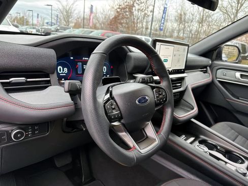 Used 2025 Ford Explorer ST-Line w/ ST-Line Street Pack image 18