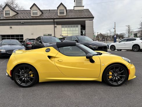 Used 2016 Alfa Romeo 4C Spider RWD image 17