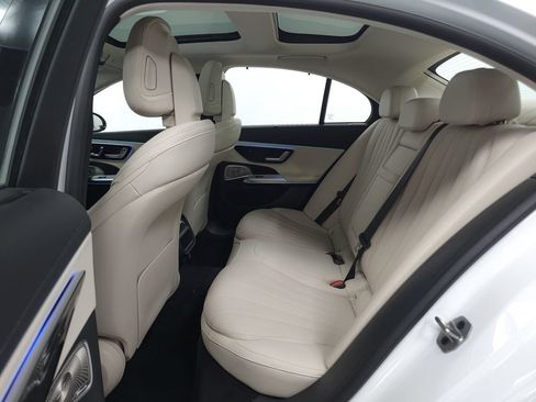 Used 2025 Mercedes-Benz E 350 4MATIC Sedan image 27
