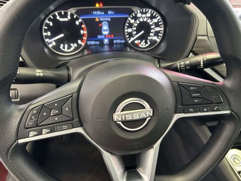 Used 2024 Nissan Altima 2.5 SV FWD image 18