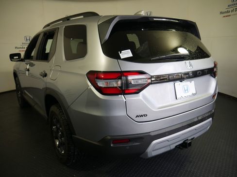 New 2025 Honda Pilot TrailSport image 10
