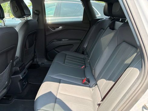 Used 2025 Audi Q4 e-tron Premium Plus w/ Premium Plus RWD image 6