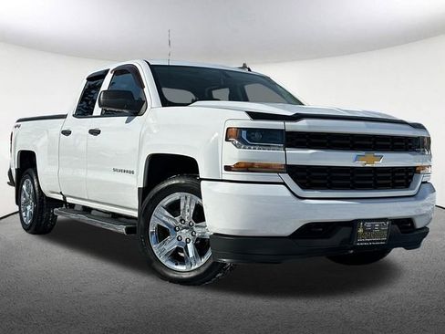 Used 2018 Chevrolet Silverado 1500 Custom w/ Custom Convenience Package image 2