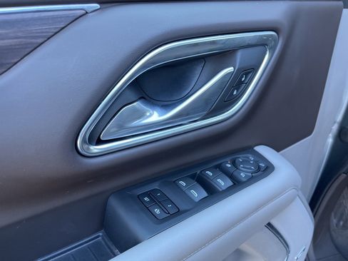 Used 2022 Chevrolet Suburban LT w/ Luxury Package image 26