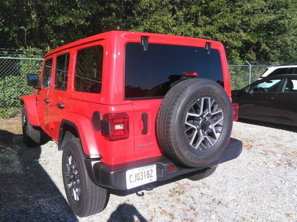 Used 2025 Jeep Wrangler Unlimited Sahara AWD/4WD image 2