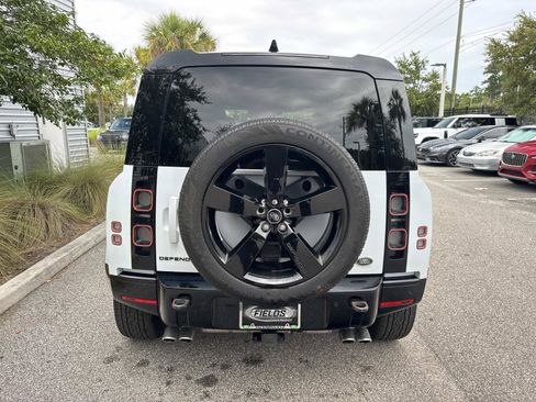Used 2023 Land Rover Defender 110 V8 AWD/4WD image 7