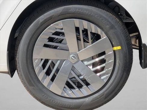 New 2026 Nissan Sentra SV image 10