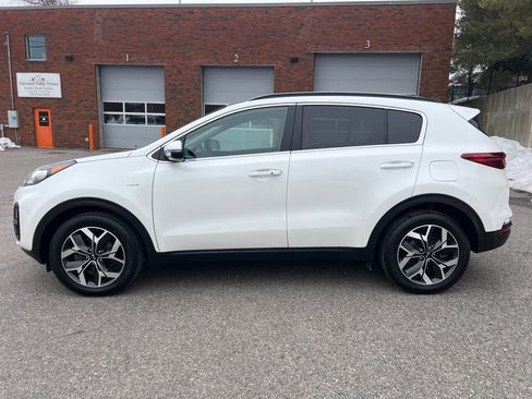 Used 2022 Kia Sportage EX w/ EX Technology Package image 2