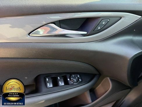 Used 2018 Buick Regal Preferred FWD image 8