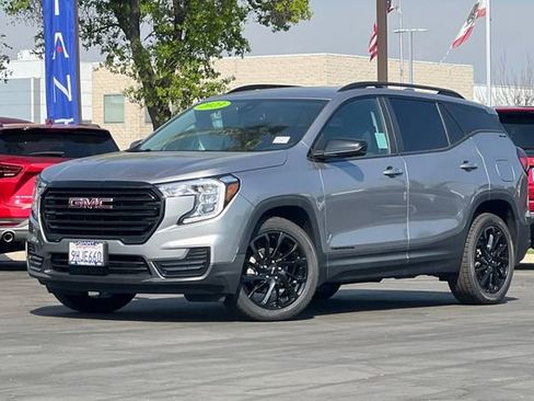 Used 2023 GMC Terrain SLE w/ Elevation Edition image 8