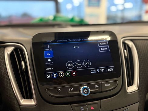 Used 2025 Chevrolet Malibu LT image 32