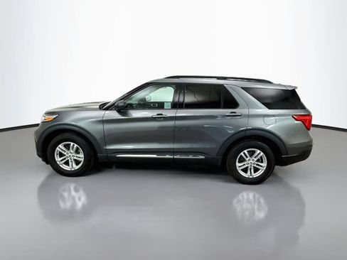 Used 2023 Ford Explorer XLT RWD image 4