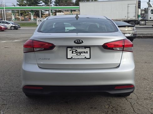 Used 2017 Kia Forte LX image 6