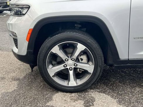 Certified 2023 Jeep Grand Cherokee Limited image 9