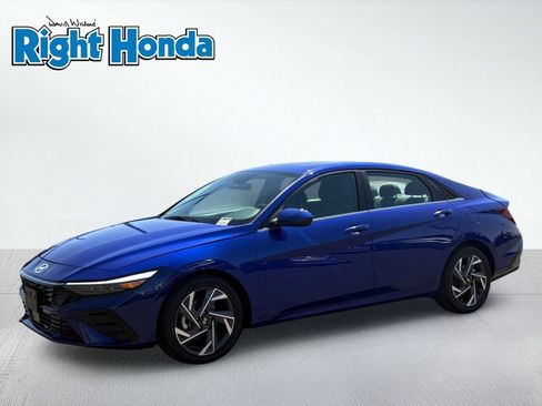 Used 2025 Hyundai Elantra SEL FWD image 7