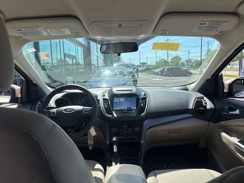 Used 2017 Ford Escape SE w/ Equipment Group 201A AWD/4WD image 10