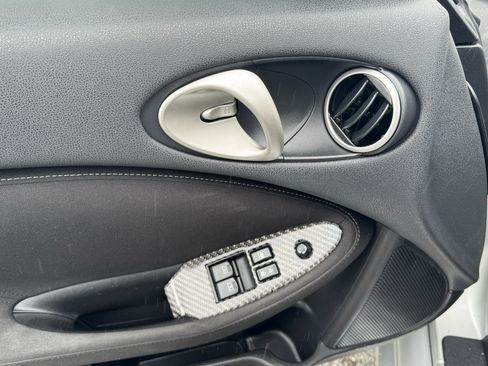 Used 2017 Nissan 370Z Coupe image 10