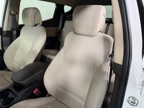 Used 2018 Hyundai Santa Fe Sport w/ Winter Weather Package FWD image 13