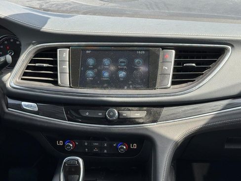 Used 2019 Buick Enclave Essence AWD/4WD image 17