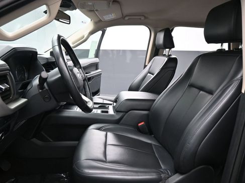 Used 2024 Ford Expedition Max XLT image 10