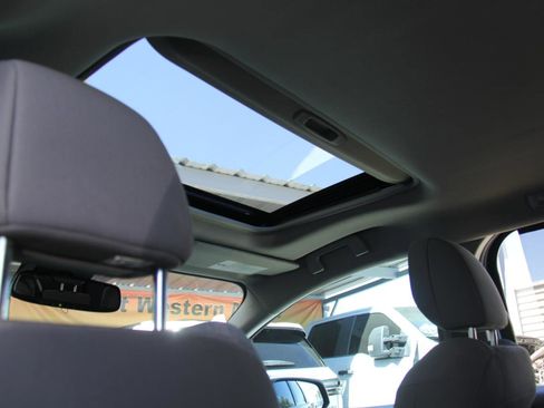 Used 2024 Toyota Sienna LE w/ LE Plus Package image 27