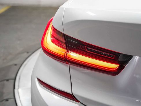 Used 2019 BMW 330i Sedan w/ M Sport Package RWD image 11