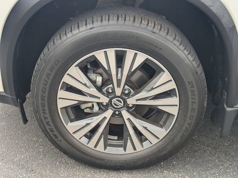 Used 2021 Nissan Rogue SV FWD image 11