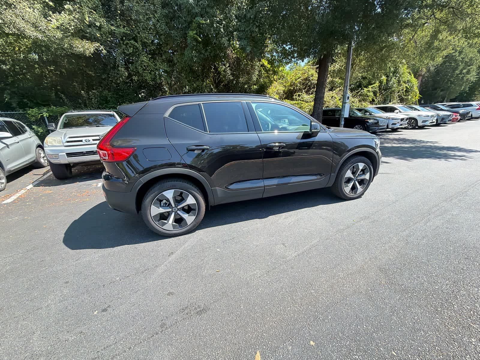 Certified 2026 Volvo XC40 B5 Plus AWD/4WD image 17