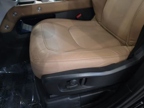 Used 2025 Land Rover Defender 110 X-Dynamic SE image 27