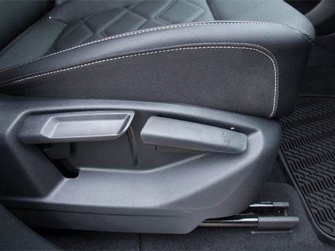 Certified 2025 Volkswagen Atlas SE image 27