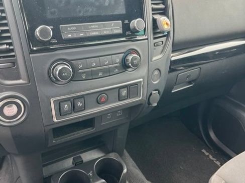 Used 2024 Nissan Titan SV RWD image 11