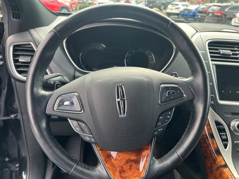 Used 2017 Lincoln MKX Reserve w/ Driver Assistance Package image 9