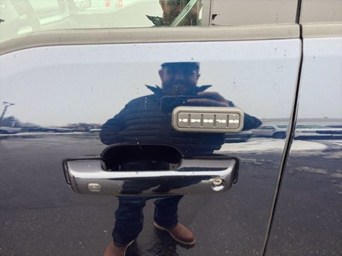 Used 2025 Ford F150 Lariat w/ Equipment Group 501A Mid image 11