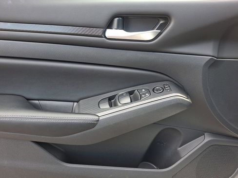 Used 2025 Nissan Altima 2.5 SV w/ SV Special Edition Package image 12